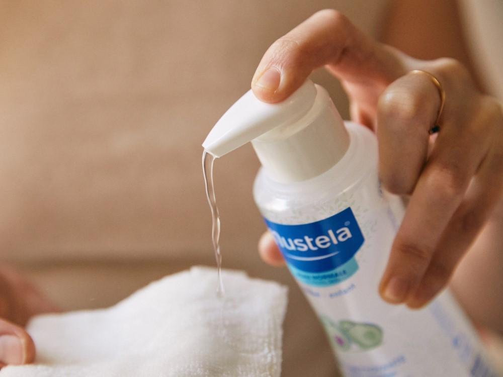 Acheter Mustela Bébé eau nettoyante sans rinçage Eau 300ml ? Maintenant  pour € 10.82 chez Viata